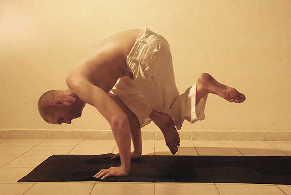 03-michael-ducharme-power-yoga-asana-side-hand-balance