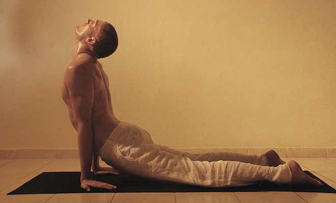 04-michael-ducharme-power-yoga-asana-cobra