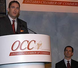 Michael Ducharme recibiendo el premio Empresario del Año de Ontario